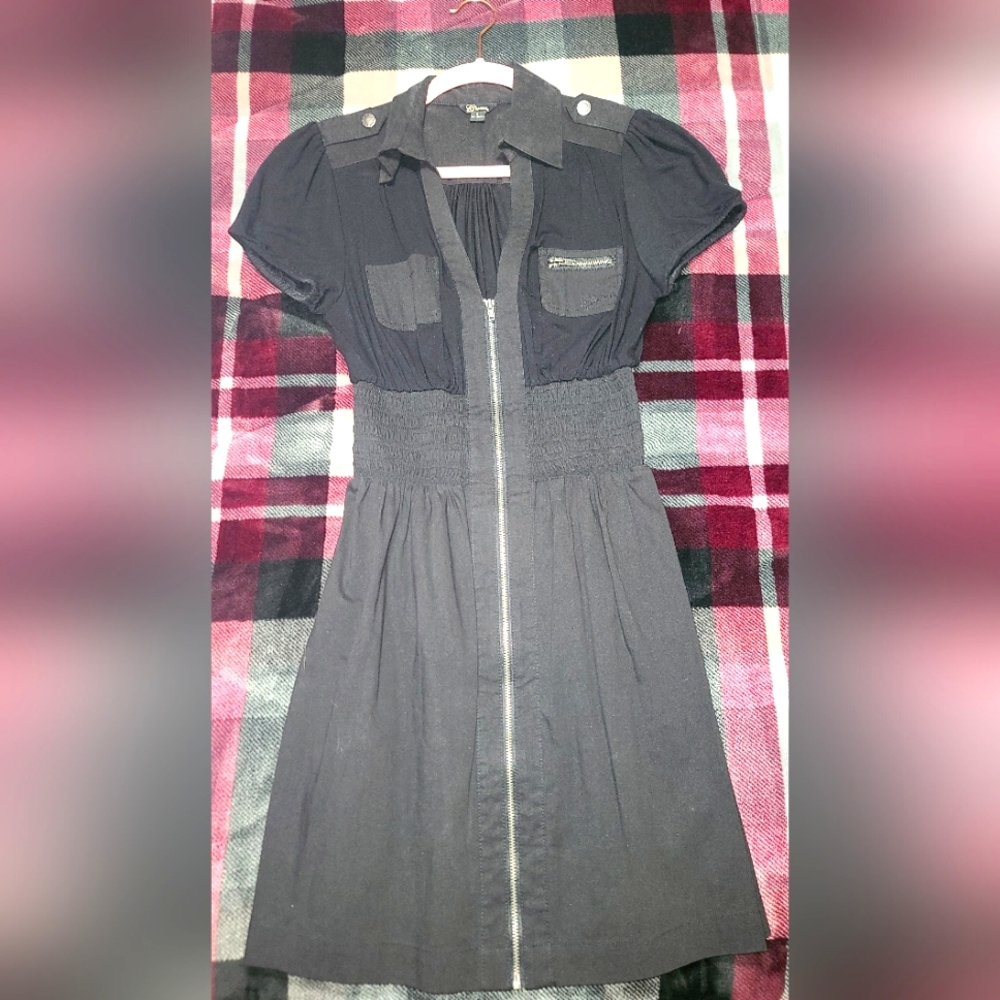 GUESS Black short sleeve mini dress with front zipper, size S